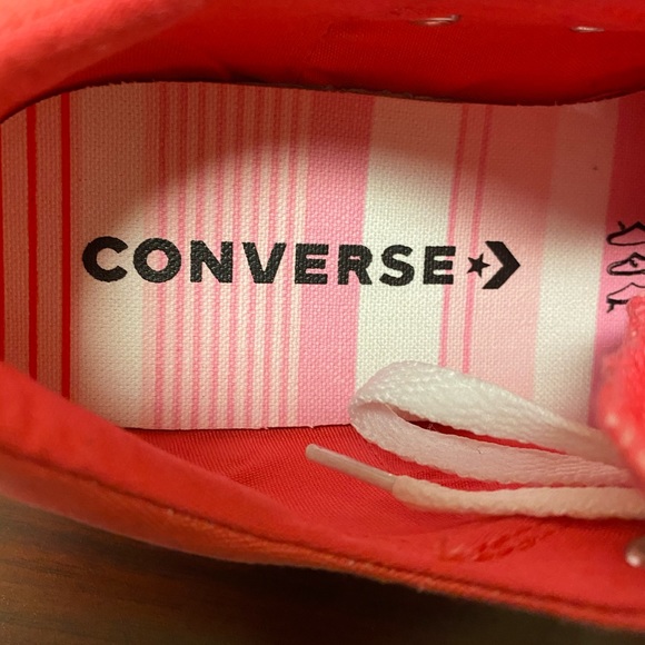2x HOST PICK Converse Strawberry Pink Sneakers - Picture 2 of 2